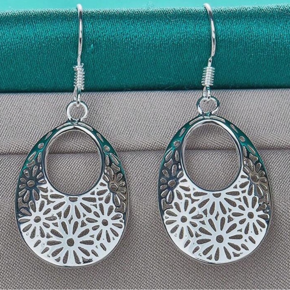 925 Sterling Silver Floral Earrings- Delightful Daisies